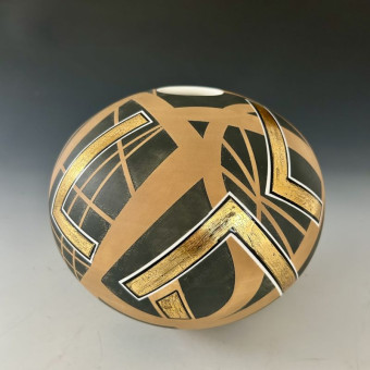 LR 52883 Pot no4 16 x 19 cm £450